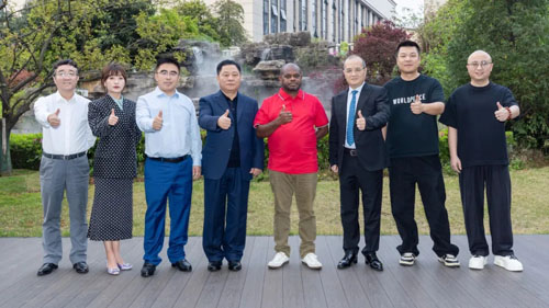 瓦努阿图共和国渔业海洋海事部长考察吉美
