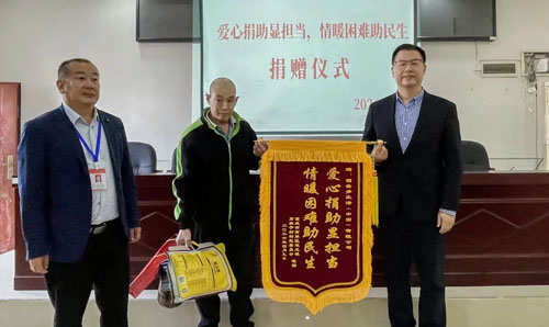 圃美多乐活走进重庆石梯子村慰问困难家庭