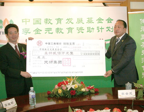 天狮华北运营中心开展铜狮清洗养护公益行动