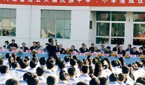 天狮华北运营中心开展铜狮清洗养护公益行动