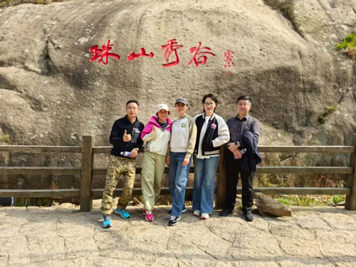 青山同行——长青中国春季踏青赏花活动举行