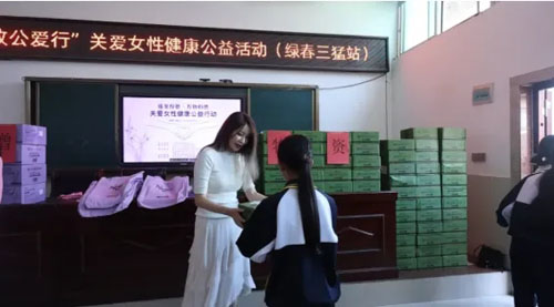 天狮臻然Herbliss李悦绮出席北影节论坛