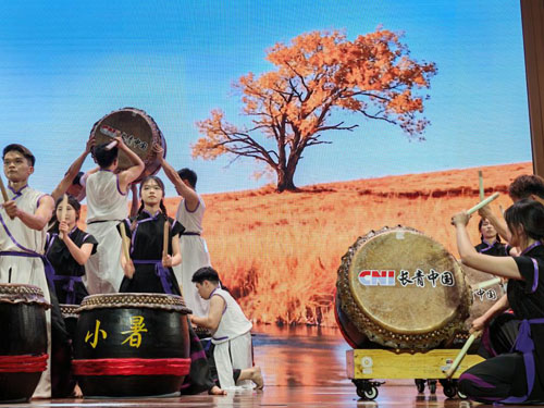 长青中国赞助清华二十四节令鼓社校园公演