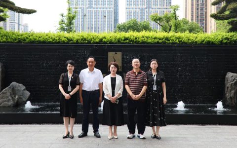 长沙市人大常委会副主任李平一行莅临绿之韵中心调研