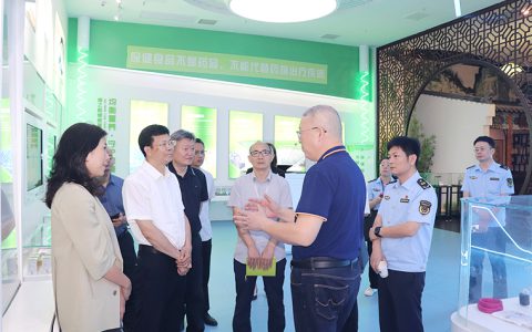 长沙市政协副主席黄锋一行莅临绿之韵集团督导食品安全工作