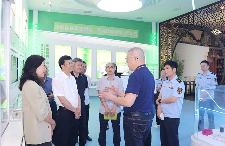 长沙市政协副主席黄锋一行莅临绿之韵集团督导食品安全工作