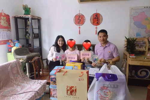 完美益家爱心守护 情暖“六一”关爱成长