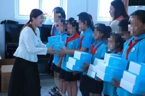 守护暖童心 艾多美公益行走进德清育才学校