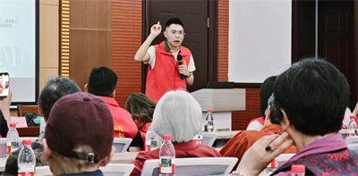 圃美多乐活走进南岸区社会福利中心开展敬老慰问公益活动