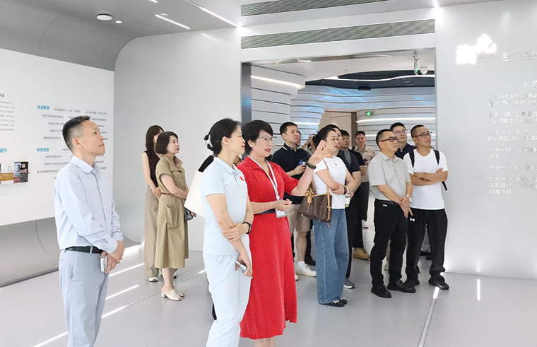 致公党湖南省委会四专委工作总结会暨专委会活动中心揭牌仪式在绿之韵中心举行