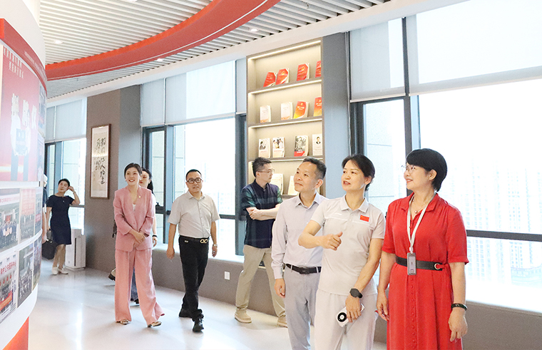 致公党湖南省委会四专委工作总结会暨专委会活动中心揭牌仪式在绿之韵中心举行