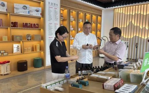 聚焦康养 炎帝董事长带队参访李时珍国灸集团