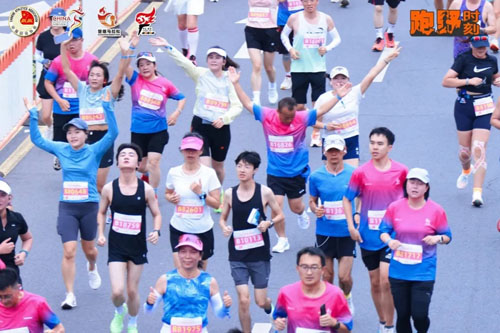 理想华莱党委开展楚雄马拉松主题党日活动