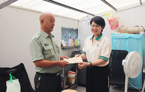 绿之韵集团党委开展“八一”主题慰问活动