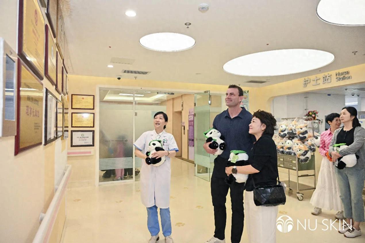 爱心企业守护童心！如新集团赴蓉看望先心病救助患儿