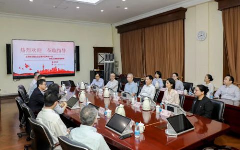 汲取奋进力量 春芝堂党员骨干与劳模面对面