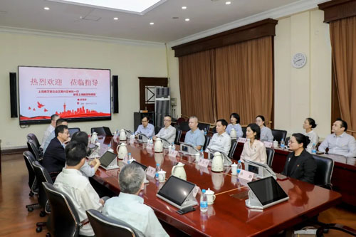 汲取奋进力量 春芝堂党员骨干与劳模面对面