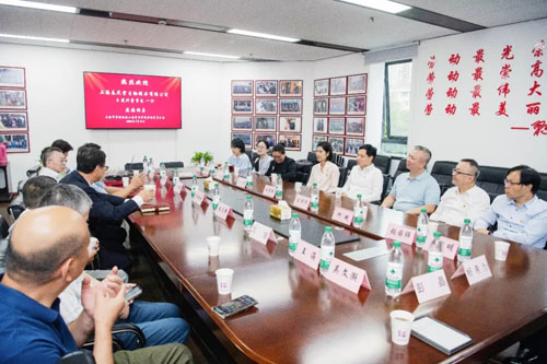 汲取奋进力量 春芝堂党员骨干与劳模面对面