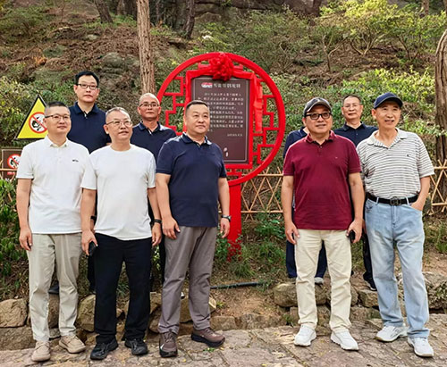 长青杜鹃花园正式揭牌 续写十年绿色担当