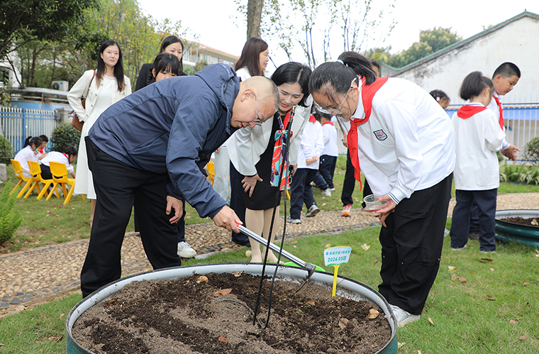 绿之韵公益基金会捐资20万助力长沙市芙蓉区育才第三小学耕读校园建设