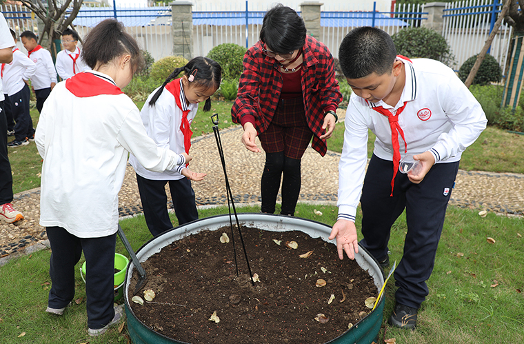 绿之韵公益基金会捐资20万助力长沙市芙蓉区育才第三小学耕读校园建设