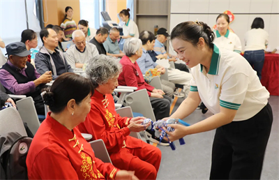 绿之韵集团党委开展重阳节主题党日活动